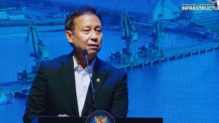 Penggunaan AI dalam Kedokteran Tanggapan Dekan FKUI Terhadap Menkes