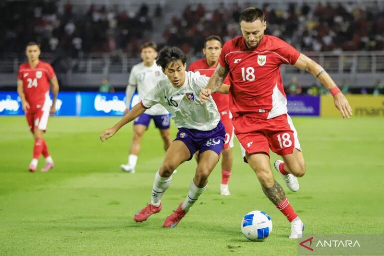 KLUIVERT PUJI SEMANGAT TIMNAS INDONESIA MENANG 6-0 ATAS TAIWAN