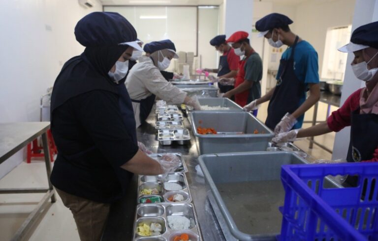 Ahli Kesehatan Masyarakat Minta Evaluasi Menyeluruh MBG