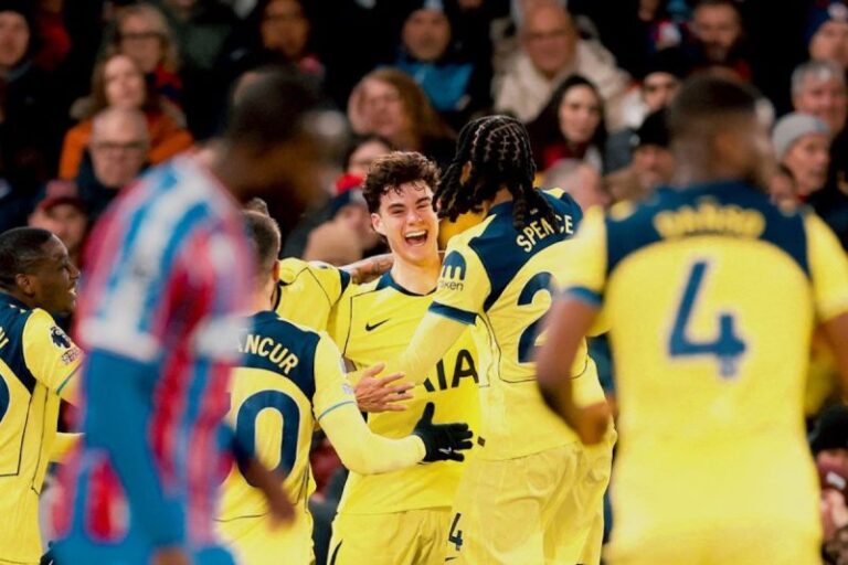 Gol Archie Gray Bawa Tottenham Menang 1-0 atas Crystal Palace