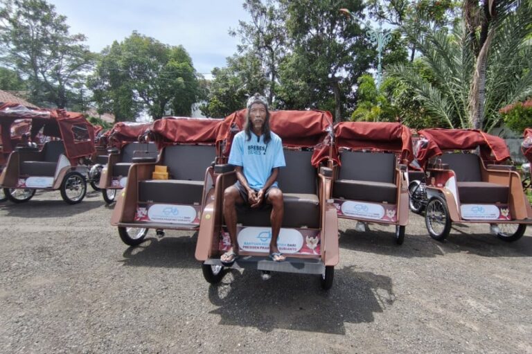 Dapat Becak Listrik dari Prabowo, Suhadi Akhirnya Punya Becak