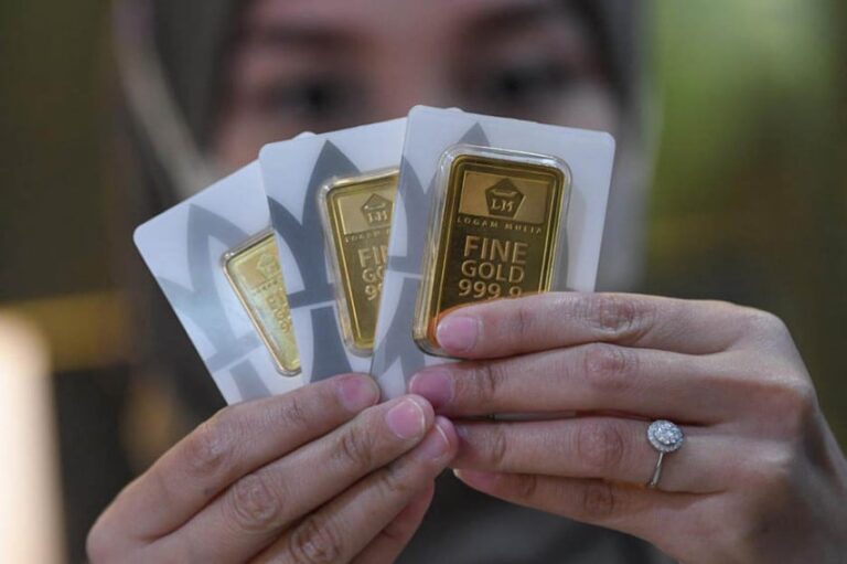 Harga Emas Melonjak, Hari Ini Capai Rp2.561.000 per Gram