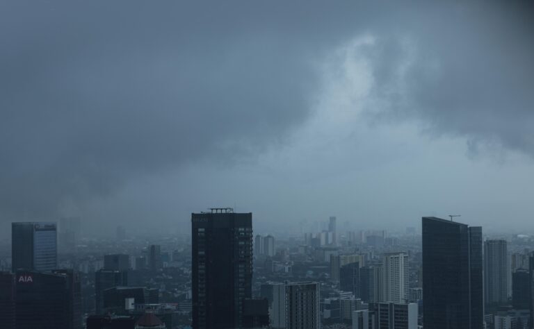 Cuaca Ekstrem Serang Sulsel, Warga Dihimbau Waspada hingga Januari
