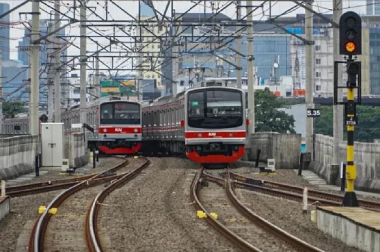 Banjir Stasiun Jakarta Kota Surut, KRL Commuter Line Normal Lagi