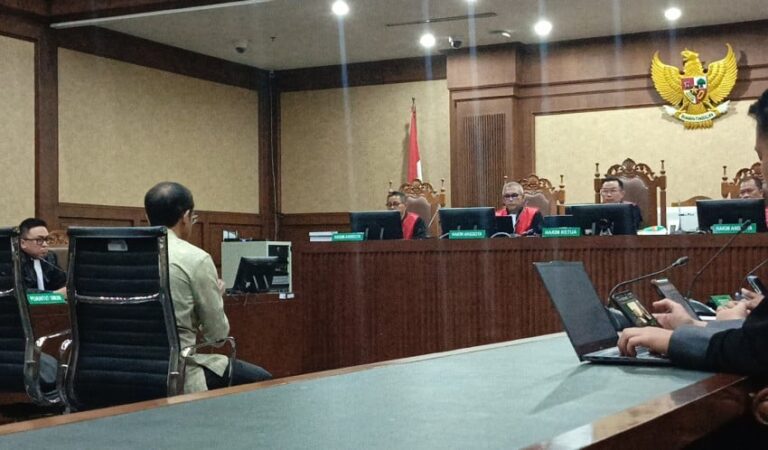 Kepanikan Penasihat Hukum dan Terdakwa Tercermin di Persidangan