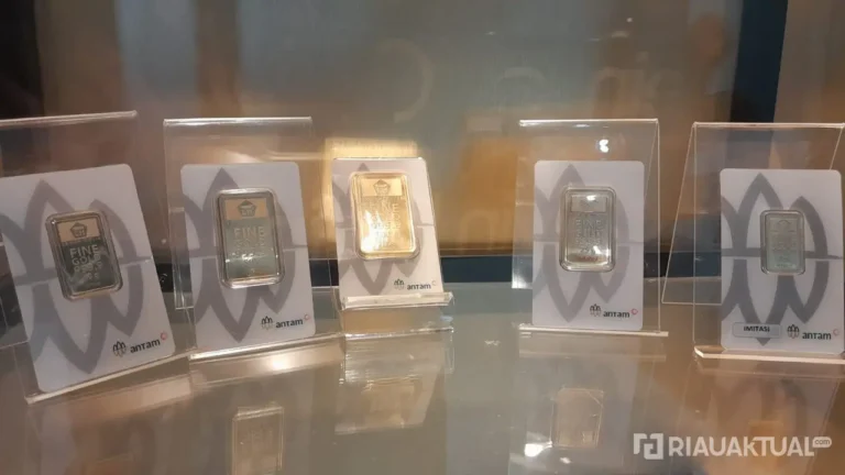 Harga Emas Antam Hari Ini Turun Tipis ke Rp2,988 Juta