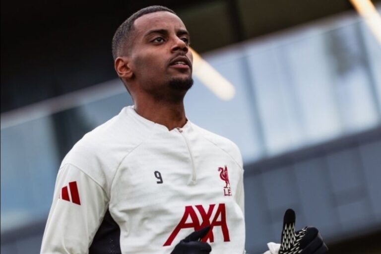 Alexander Kembali Berlatih Bersama Liverpool Setelah Cederanya