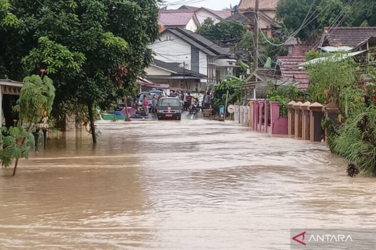 BNPB Sebut Banjir di Solo dan Bandung Akibat Bibit Siklon 92S