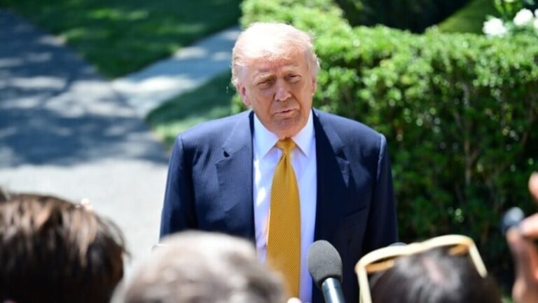 Trump Menganggap Kehadiran AS di Iran Tidak Perlu