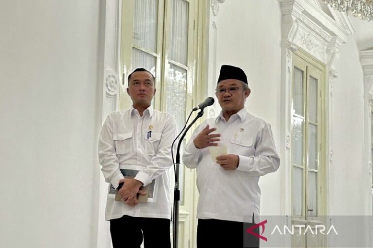Prabowo Instruksikan Mendikdasmen Bentuk Tim Evaluasi Buku Ajar